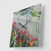 チューリップの庭白の棒杭の囲いの正方形の時計 スクエア壁時計 (傾斜)