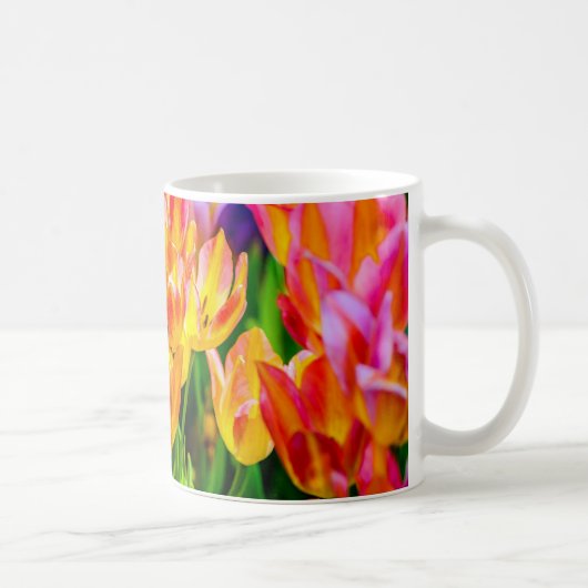 チューリップの花 – 花色 コーヒーマグカップ (右)