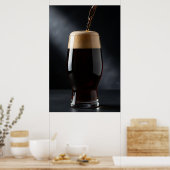 チューリップエレガントグラスに濃いビール ポスター (キッチン)