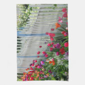 チューリップガーデンホワイトピケットフェンスのキッチンタオル キッチンタオル (縦)