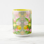 チューリップブーケのヴィンテージルック – フローラアート マグカップ (中央)