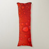 チューリップ花弁の雨滴のクローズアップ ボディピロー (正面縦)