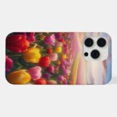 チューリップ鮮やかフィールドイン開花 iPhoneケース (裏面横)