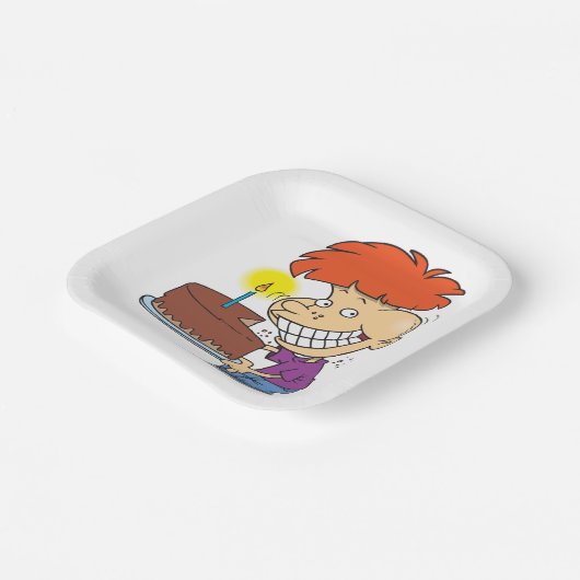 チョコおもしろいーお誕生日ケーキ付き漫画の少年 ペーパープレート (傾斜あり)