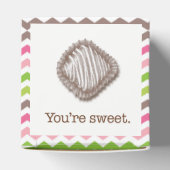 チョコカラフルトストライプトリュフ付きシェブロン フェイバーボックス (上部)