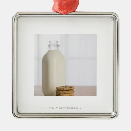 チョコチップクッキーの積み重ねはガラスで搾り出します メタルオーナメント (正面)
