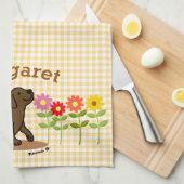 チョコパーソナライズされたラブラドールと多くの花 キッチンタオル (四つ折り)