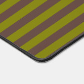 チョコレーストライプのトブラウンとオリーブグリーンの模様 デスクマット (コーナー)