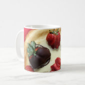 チョコレートいちごのチーズケーキのマグ コーヒーマグカップ (正面左)