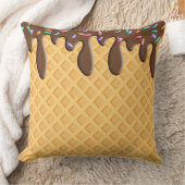 チョコレートつや消しと振りかけるアイスクリームコーン クッション (ブランケット)