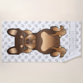 チョコレートとタンフランスのブルドッグかわいい犬と名前 ビーチタオル (正面)