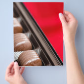 チョコレートのお菓子 チラシ (手)