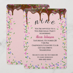 チョコレートのアイシングと振りかける9誕生日 招待状