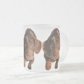 チョコレートはダックスフントによって曇らされるマグをまだらにします フロストグラスマグカップ (正面右)