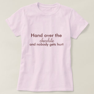 チョコレートを引き渡せば、だれも傷つきません Tシャツ