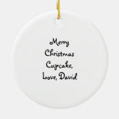 チョコレートカップケーキとさくらんぼクリスマス セラミックオーナメント (裏面)