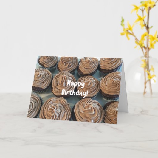 チョコレートカップケーキのためのあなたの誕生日 カード (黄色い花)