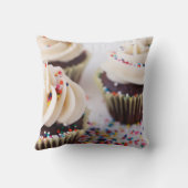 チョコレートカップケーキのバニラつや消しは振りかけます クッション (裏面)