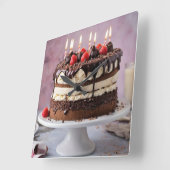 チョコレートクリームお誕生日ケーキとイチゴ スクエア壁時計 (傾斜)