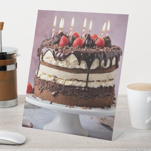 チョコレートクリームお誕生日ケーキとイチゴ 台座サイン (インサイチュ)