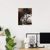 チョコレートサンデーのグラスのクローズアップ ポスター (ホームオフィス)