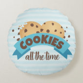 チョコレートチップクッキー青いストライプズサークルデコール ラウンドクッション (正面)