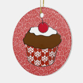 チョコレートファッジカップケーキにさくらんぼ セラミックオーナメント (左)