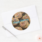 チョコレートフロステッド誕生日カップケーキ ラウンドシール (封筒)