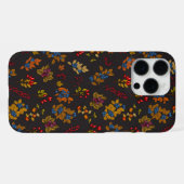 チョコレートブラウンの背景に秋のベリー2 iPhoneケース (裏面横)