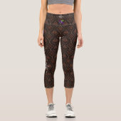 チョコレートブラウンウェーブパター：カスタム文字とロゴ。 カプリレギンス (正面)