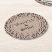 チョコレートブラウンモチャクリームヒョウグリッターシャイン ラウンドペーパーコースター (アングル)