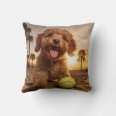 チョコレートプードルパピーとテニスボールビーチ クッション (裏面)