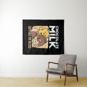 チョコレートミルクで幸せを飲む – かわいい猫の食べ物 タペストリー (インサイチュ(横))