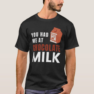 チョコレートミルク食べ物を食べるグラフィックで私を持っていた Tシャツ