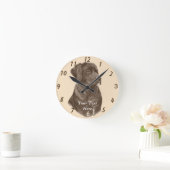 チョコレートラブラドル犬のような生き写しのペットのポータ ラウンド壁時計 (ホーム)