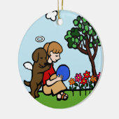 チョコレートラブラドールの天使およびお母さんの微笑 セラミックオーナメント (左)