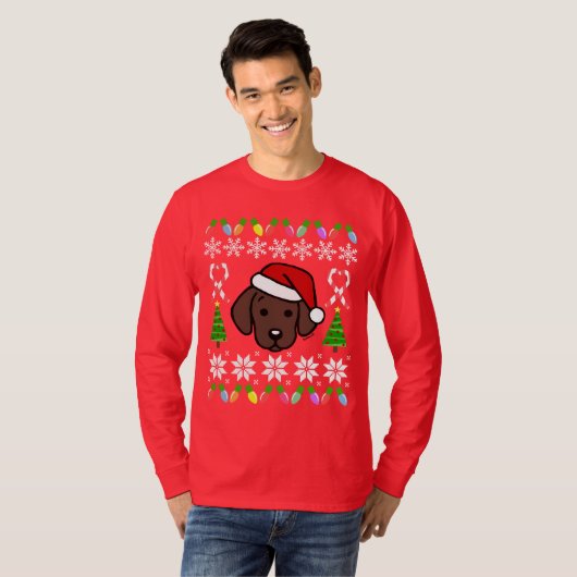 チョコレートラブラドールの子犬のクリスマスパターン Tシャツ (正面フル)