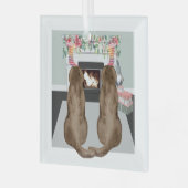 チョコレートラブラドールドッグスクリスマス暖炉のシーン ガラスオーナメント (正面左)