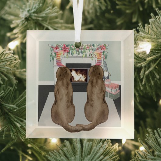 チョコレートラブラドールドッグスクリスマス暖炉のシーン ガラスオーナメント (インサイチュ)