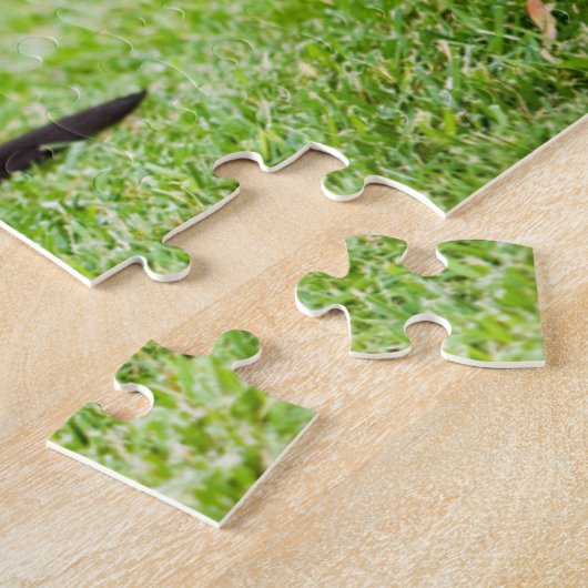 チョコレートラブラドールパピーとテニスボール ジグソーパズル (側面)