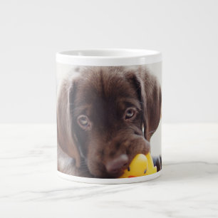 チョコレートラブラドール子犬とトイアヒル ジャンボコーヒーマグカップ