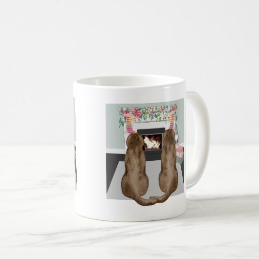 チョコレートラブラドール犬のクリスマス暖炉シーン コーヒーマグカップ (正面右)