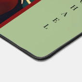 チョコレートラボドッグオン迷彩柄モノグラム デスクマット (コーナー)