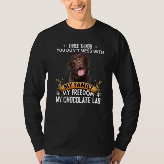 チョコレートラボ犬と混乱しない3つの事 Tシャツ (正面)