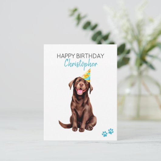 チョコレートラボ犬の誕生日カードをカスタマイズ ポストカード (スタンド正面)