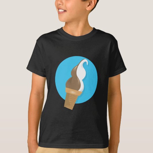 チョコレート及びバニラアイスクリームの円錐形 Tシャツ (正面)