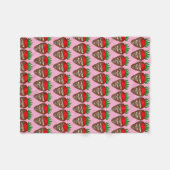 チョコレート漬け赤いちご果実 フリースブランケット (正面(横))