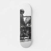 チョッパーのオートバイのライダーが付いているスケートのデッキ スケートボード (正面)