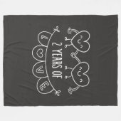 チョークハートハンドドラの2周年記念ギフト フリースブランケット (正面(横))