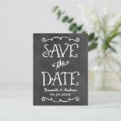 チョークボードの手書き文字でデザインされたSave the Date 案内ポストカード (スタンド正面)